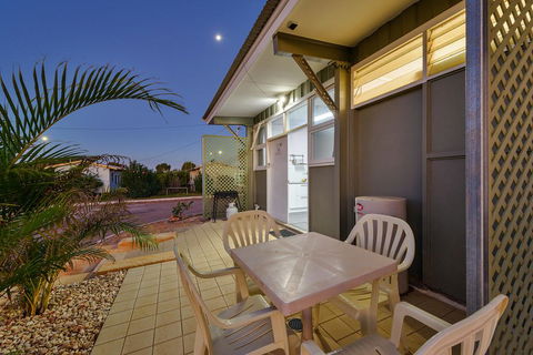 Getaway Villas Unit 38-10 - 2 Bedroom Self-Contained Accommodation - Tourism Caloundra 1