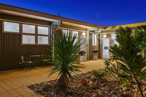 Getaway Villas Unit 38-11 - 1 Bedroom Self-Contained Accommodation - Tourism Caloundra 0
