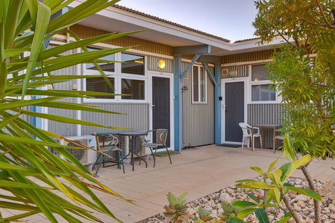 Getaway Villas Unit 38-12 - 1 Bedroom Self-Contained Accommodation - Tourism Caloundra 0