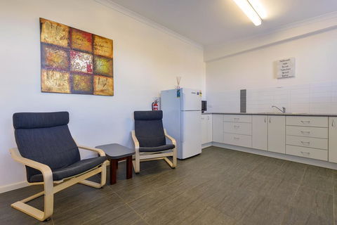 Getaway Villas Unit 38-12 - 1 Bedroom Self-Contained Accommodation - Tourism Caloundra 3