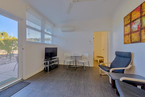 Getaway Villas Unit 38-12 - 1 Bedroom Self-Contained Accommodation - Tourism Caloundra 2
