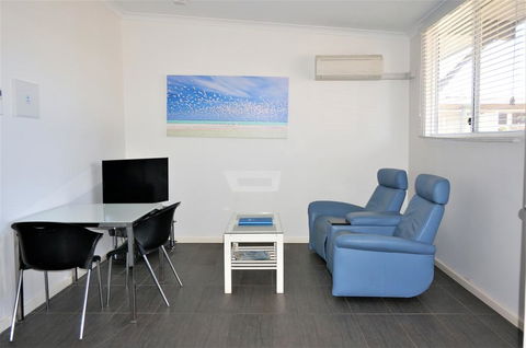 Getaway Villas Unit 38-2 - 1 Bedroom Self-Contained Accommodation - Tourism Caloundra 2