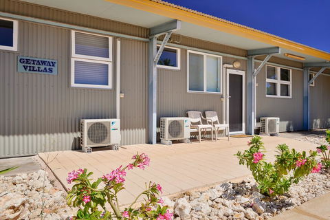 Getaway Villas Unit 38-6 - 1 Bedroom Self-Contained Accommodation - Tourism Caloundra 1
