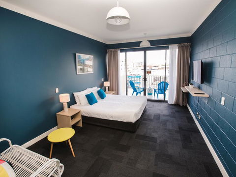 Gilligan's Backpacker Hotel & Resort Cairns - Tourism Caloundra 2
