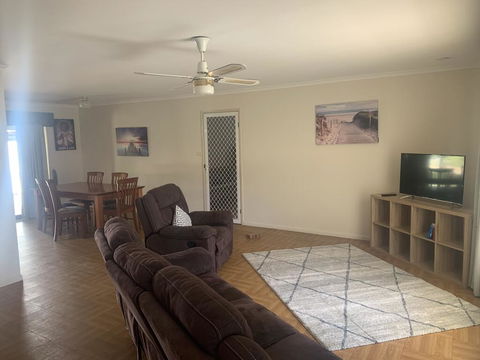 Gin Gin Budget Accommodation - Tourism Caloundra 2
