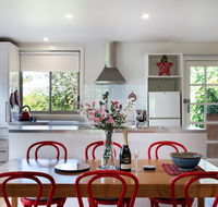 Giraffe Manor - Tourism Caloundra