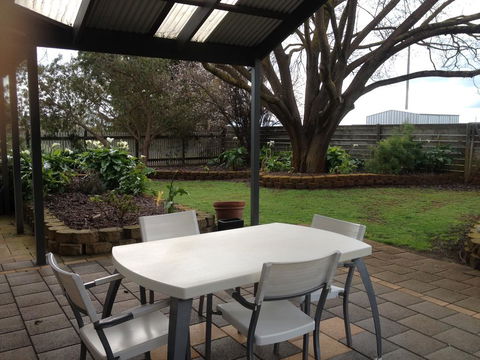 Girraween House - Tourism Caloundra 2