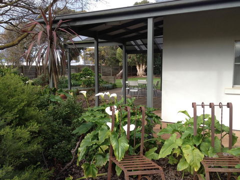 Girraween House - Tourism Caloundra 1