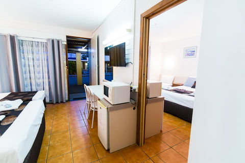Gladstone Motel - Tourism Caloundra 1