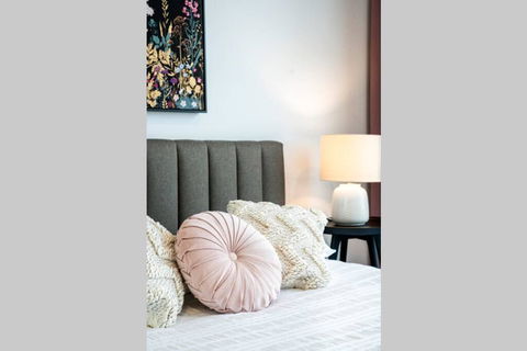 Glamorous RiverView Spacious 1BR - Tourism Caloundra 1