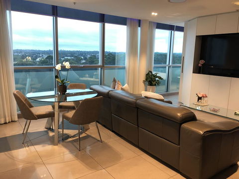 Glasshouse Apartment - At Parramatta - Tourism Caloundra 0