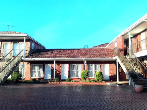 Glen Inn - Tourism Caloundra 0