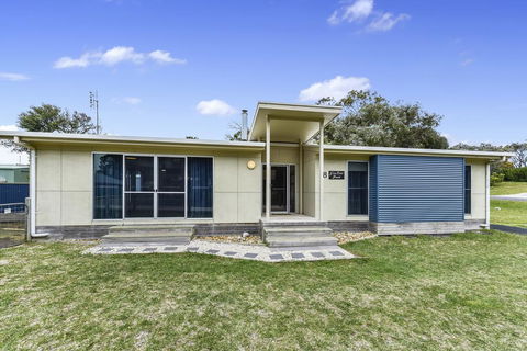 Glen River House - Tourism Caloundra 0