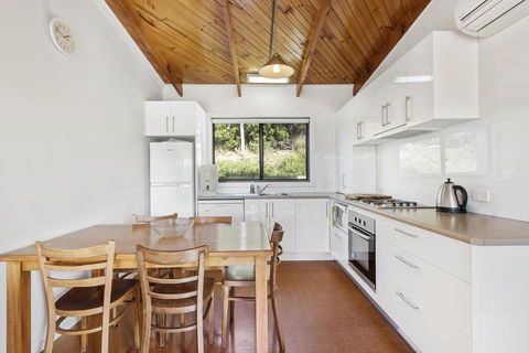 Glen Tara Cottage - Tourism Caloundra 3