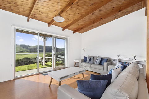 Glen Tara Cottage - Tourism Caloundra 1