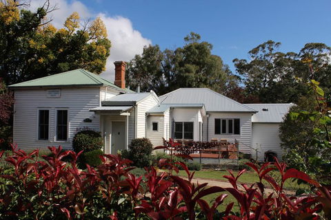 Glenburn House - Tourism Caloundra 0
