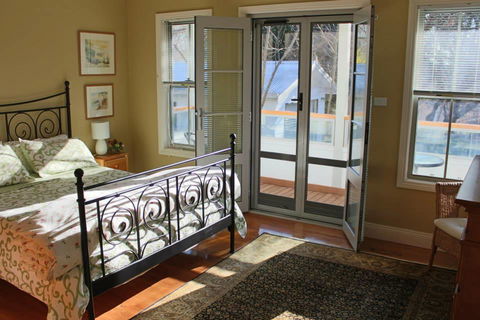 Glenburn House - Tourism Caloundra 2