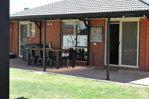 Glencoe Getaway - Tourism Caloundra 3