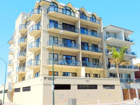 Glenelg Beachside Luxury Apartments - Tourism Caloundra 0
