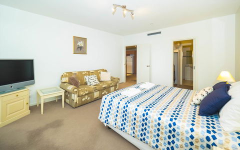 Glenelg Beachside Luxury Apartments - Tourism Caloundra 1