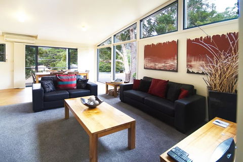 Glengarriff Townhouse 2 - Tourism Caloundra 2