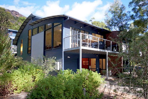 Glengarriff Townhouse 2 - Tourism Caloundra 0
