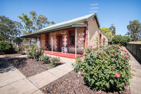 Glenlee Cottage - Tourism Caloundra 0