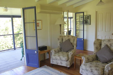 Glocca Morra Cottage - Tourism Caloundra 1