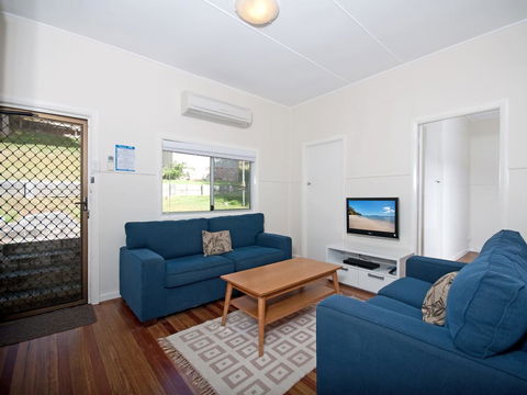 Gloucester Street, 04, Frangipani - Tourism Caloundra 3