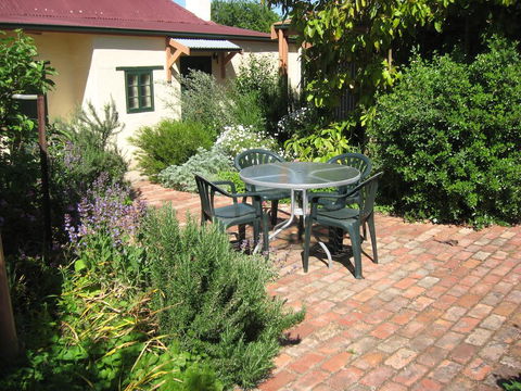 Goat Square Cottages - Tourism Caloundra 3