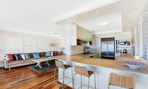 Gold Coast Beachfront Mansion - Tourism Caloundra 3