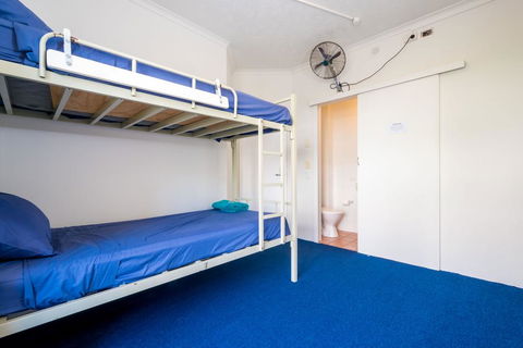 Gold Coast Hostel - Tourism Caloundra 1