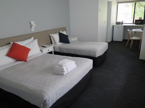 Gold Coast Inn - Tourism Caloundra 1