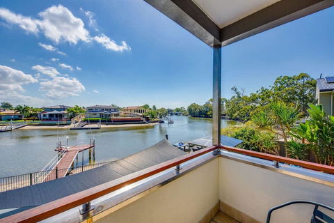 Gold Coast Stunning Waterfront Holiday Retreat - Tourism Caloundra 1