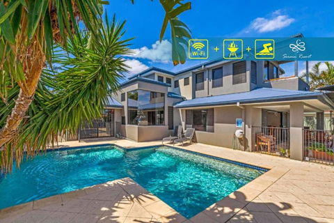 Gold Coast Stunning Waterfront Holiday Retreat - Tourism Caloundra 0