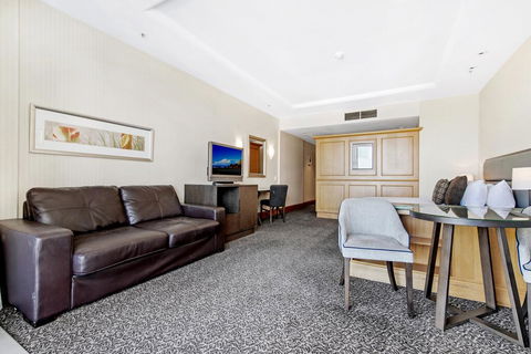 Gold Tower 17th Level Private Hotel Suite - Tourism Caloundra 2