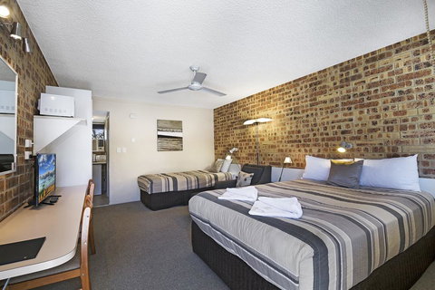 Golden Beach Motor Inn - Tourism Caloundra 3