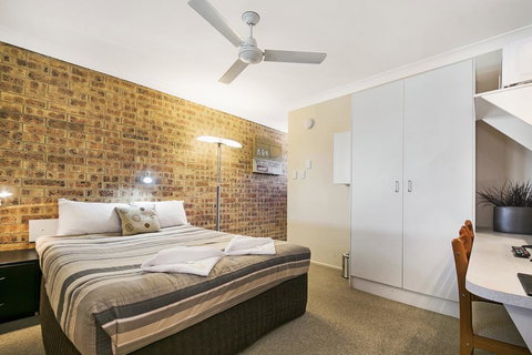 Golden Beach Motor Inn - Tourism Caloundra 2