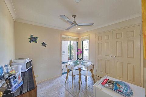 Golden Cane Bed & Breakfast - Tourism Caloundra 2