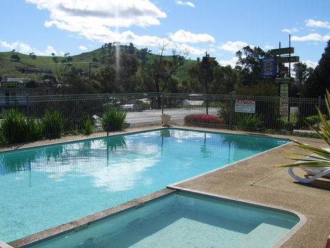 Golden Chain Garden Motor Inn Gundagai - Tourism Caloundra 1