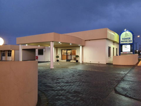 Golden Chain Tower Motor Inn - Tourism Caloundra 1