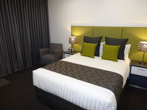 Golden Chain Tower Motor Inn - Tourism Caloundra 0