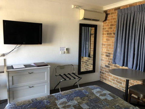 Golden Grain Motor Inn - Tourism Caloundra 1