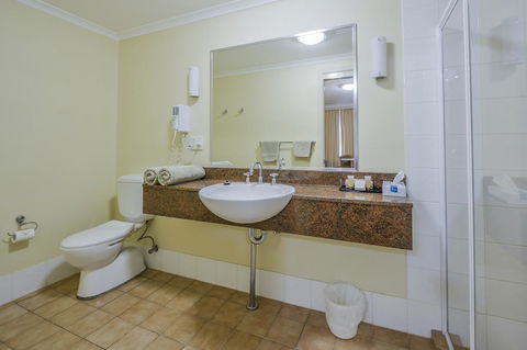Golden Guitar Motor Inn - Tourism Caloundra 1
