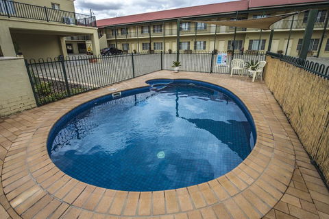 Golden Guitar Motor Inn - Tourism Caloundra 3