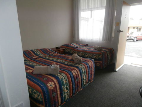 Golden Hills Motel - Tourism Caloundra 3