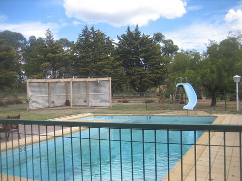 Golden Hills Motel - Tourism Caloundra 0