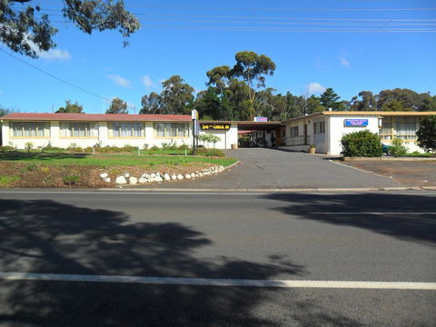 Golden Hills Motel - Tourism Caloundra 1