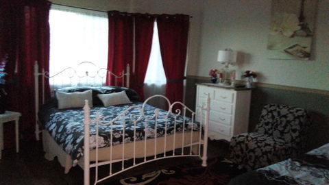 GOLDEN LACE B&B - Tourism Caloundra 1