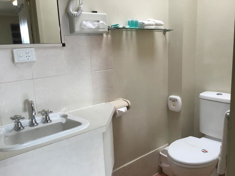 Golden Palms Motor Inn - Tourism Caloundra 1